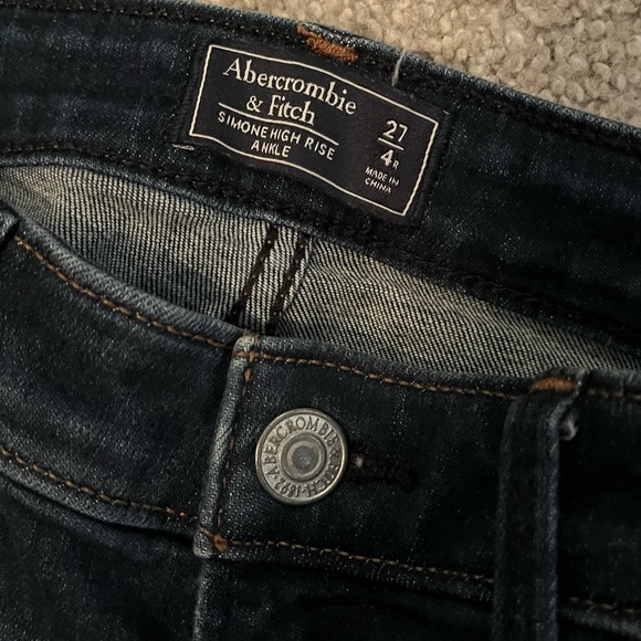 Abercrombie and Fitch jeans. Size 27/4R. Good used condition. - Picture 3 of 5